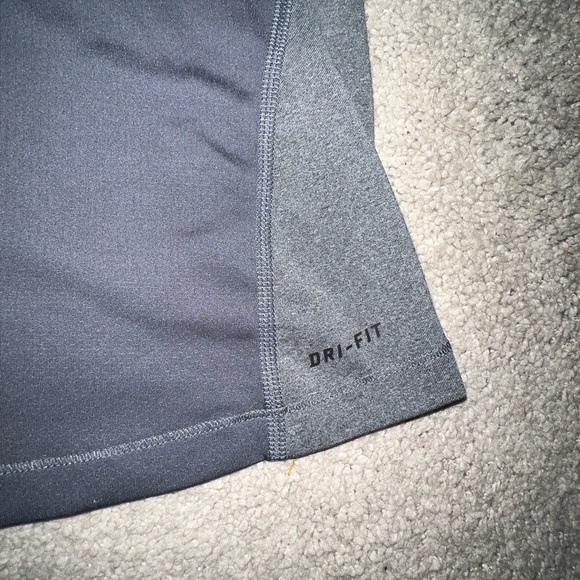 Nike Dri-Fit shirt. size medium - Picture 4 of 5